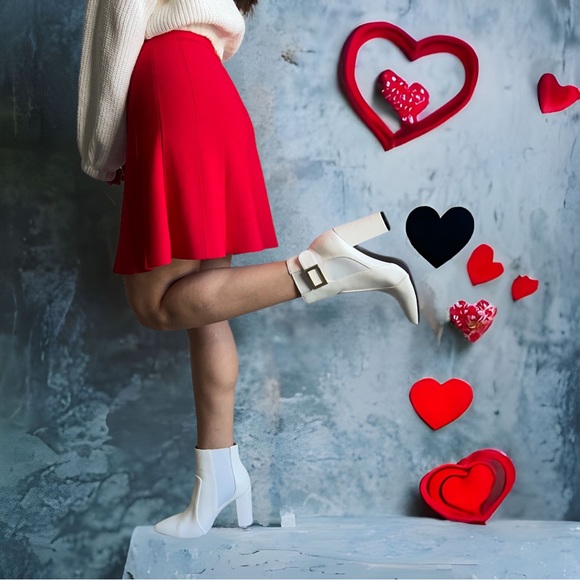 Bebe pleated Red Skirt, medium size - Picture 3 of 12